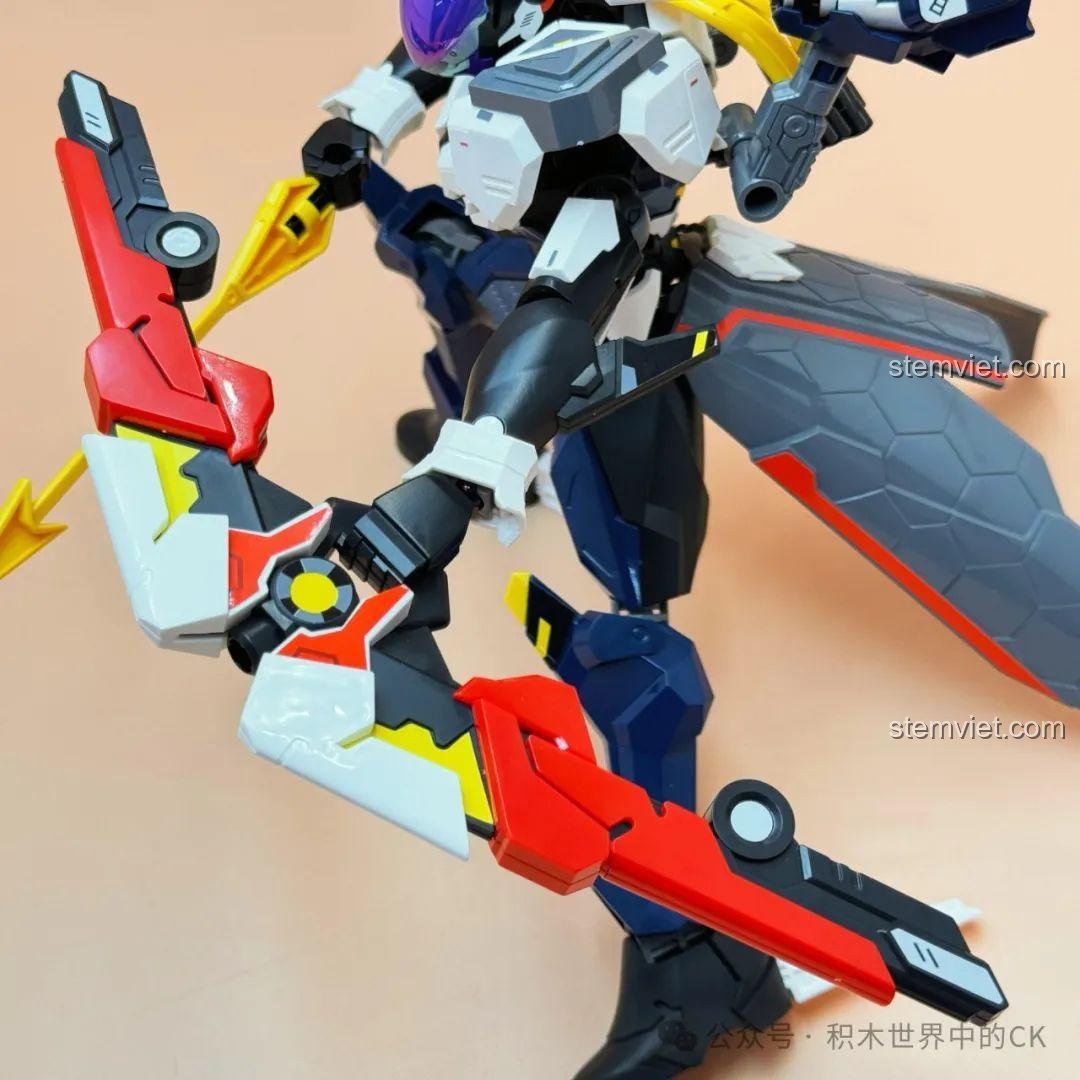 Chi tiết giáp váy hoặc áo choàng của robot Hậu Nghệ Keeppley 78013, với họa tiết lục giác và đường viền đỏ.