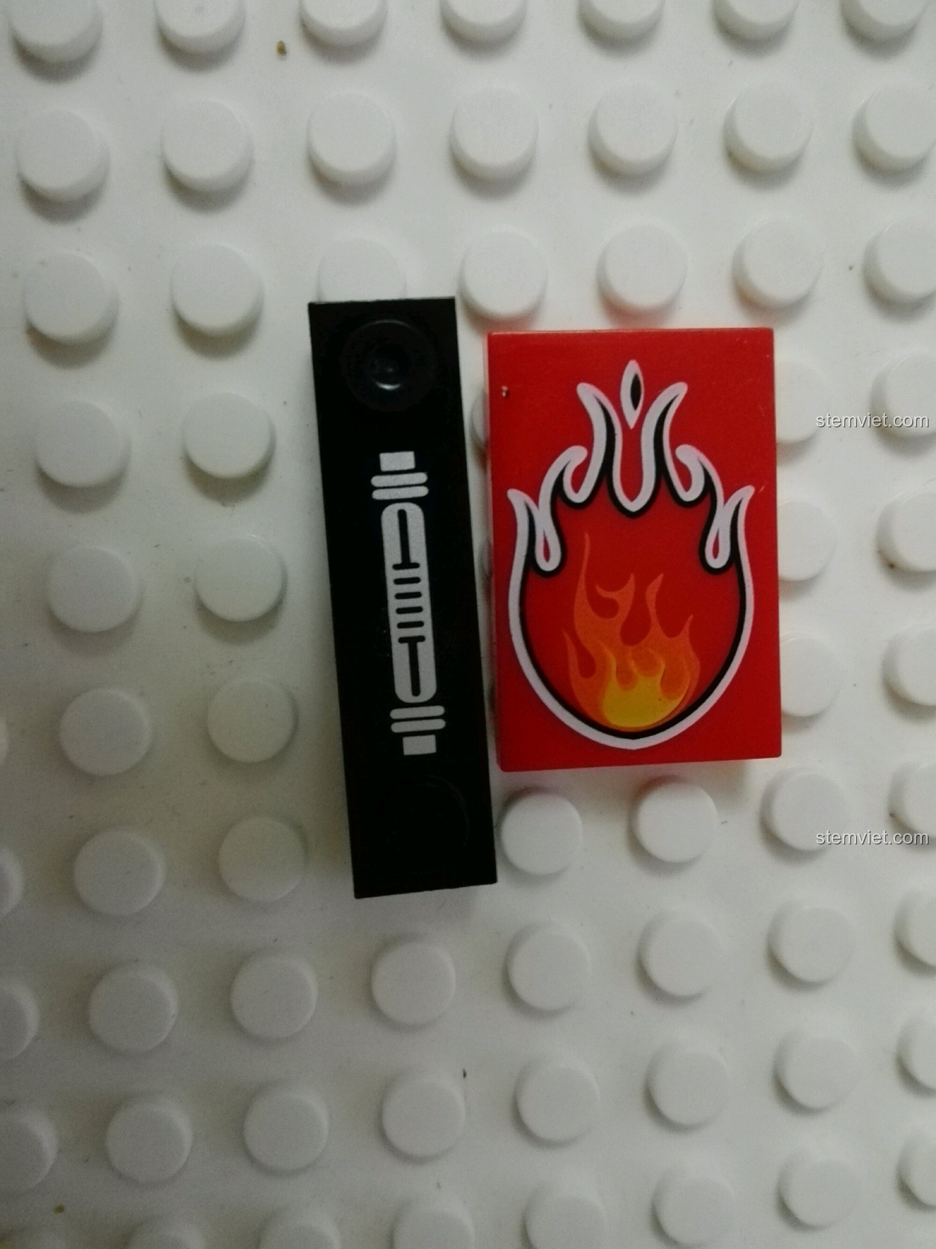 Cận cảnh các chi tiết in sắc nét của bộ lắp ráp 3025 giá bình dân, không cần dùng sticker.