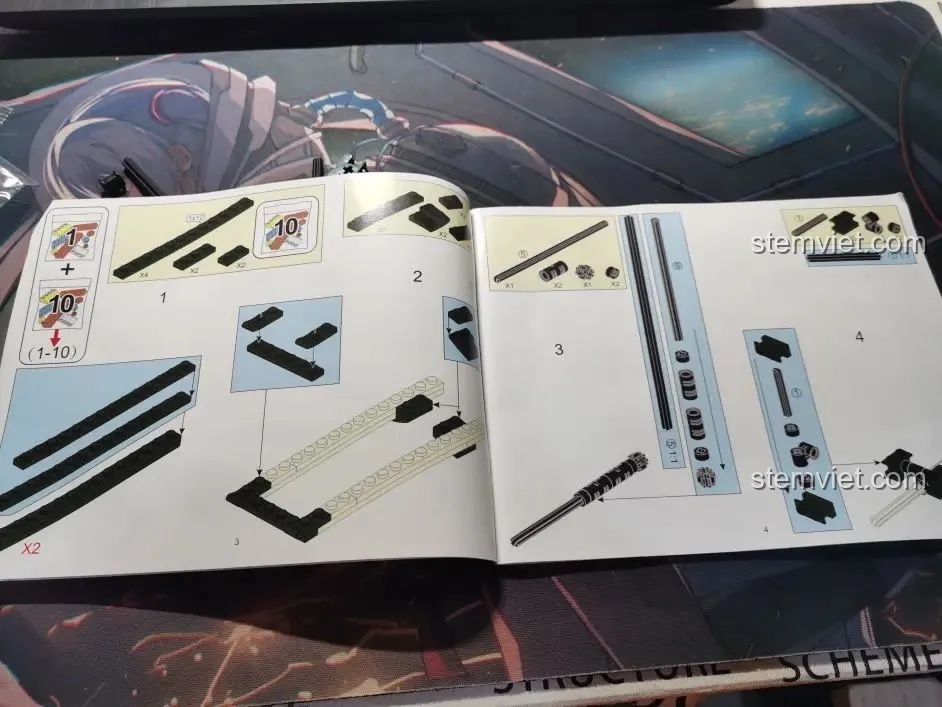 Các bước lắp ráp đầu tiên trong sách hướng dẫn của bộ xếp hình Xe tăng không tháp pháo 1010.