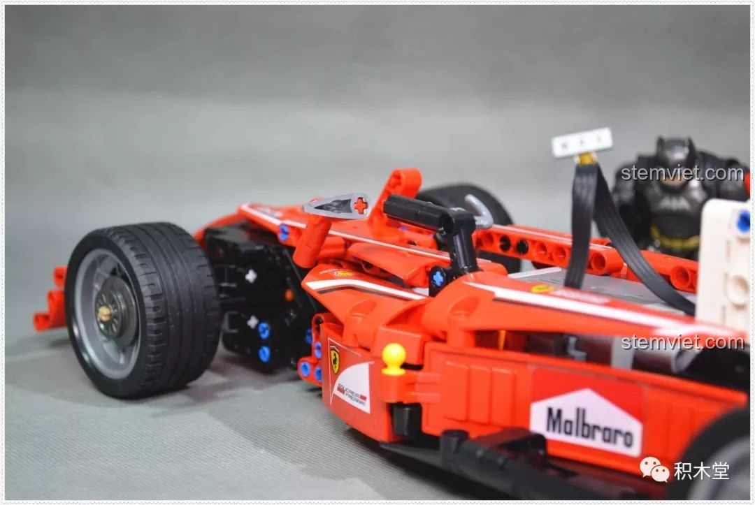 Cận cảnh chi tiết lắp ráp của đồ chơi mô hình Xe đua Công thức 1 701000 giá hời.