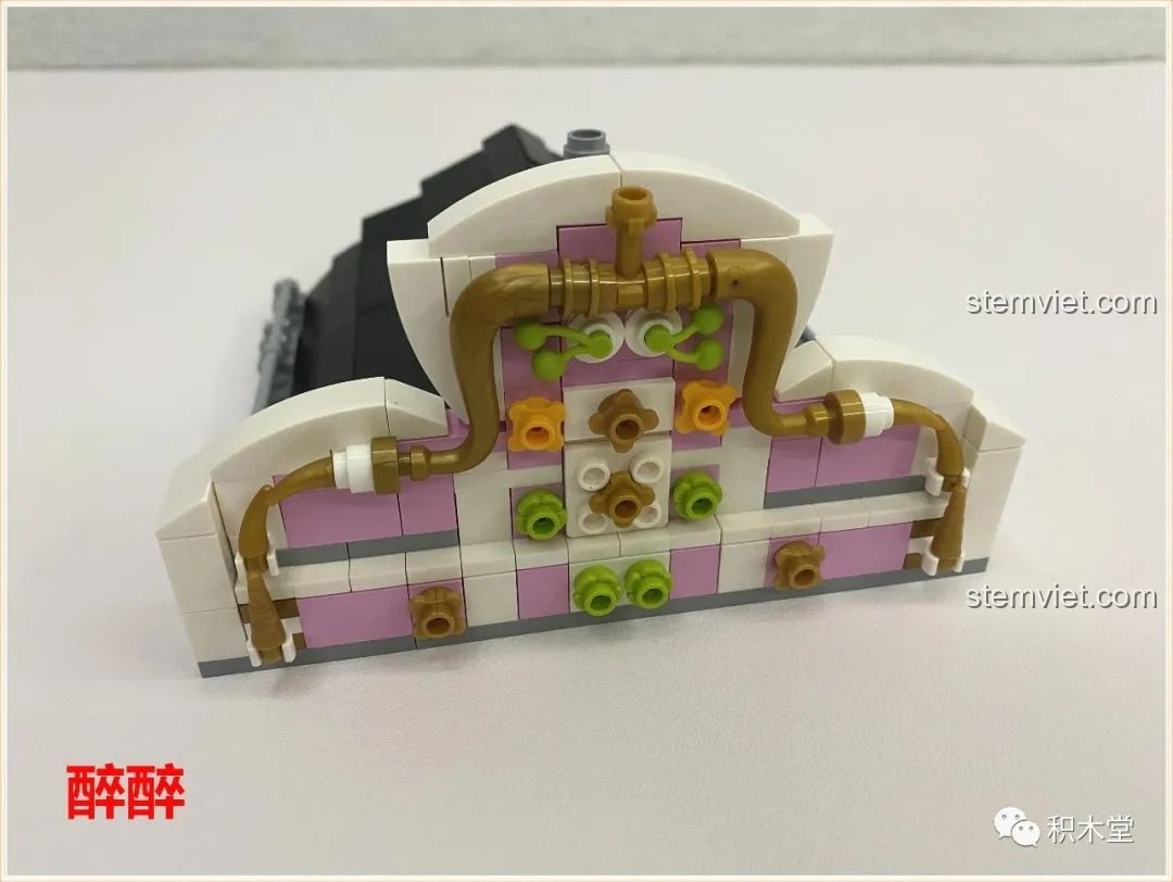 Chi tiết phần mái của bộ xếp hình 10006 xịn giá rẻ, với các đường cong và họa tiết trang trí.