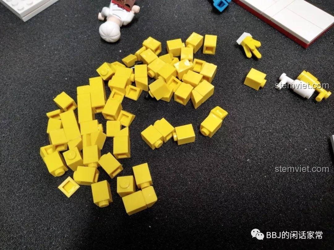 Các mảnh ghép màu vàng dùng để tạo hình những que khoai tây chiên cho bộ lắp ráp Sembo 601058.