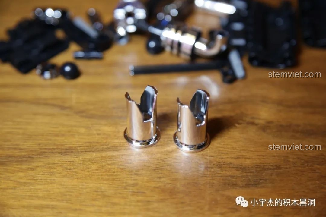 Chi tiết mới được mạ điện dùng làm vỏ bộ tăng áp của Mô hình xe Ford Mustang Hoonicorn V2 Mould King.