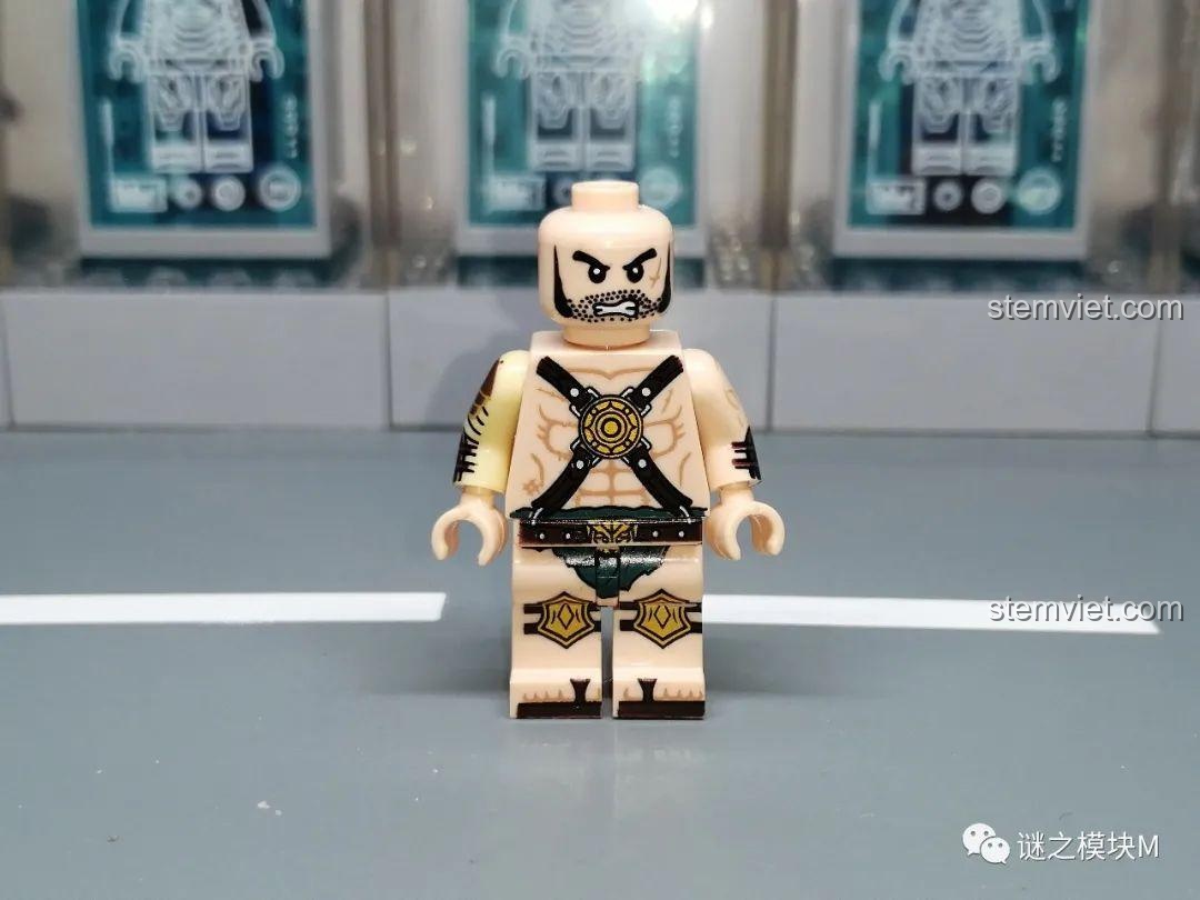 Cận cảnh minifigure đấu sĩ La Mã XINH không đội mũ, khoe chi tiết sẹo và dây đai. Set minifigure Anh hùng Sparta XINH.