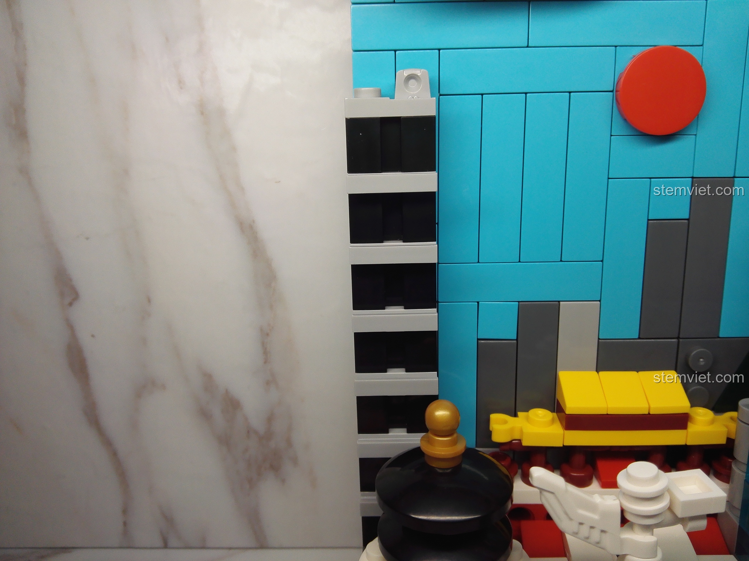 Cận cảnh chi tiết tòa nhà cao tầng trong bộ PanlosBrick 656001 Mô hình Bắc Kinh.