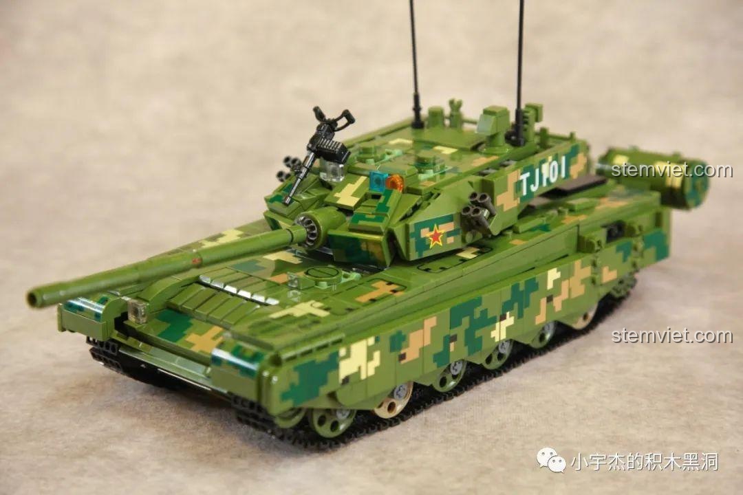 Góc nhìn ngang của 5 minifigures, cho thấy chi tiết in trên trang phục.