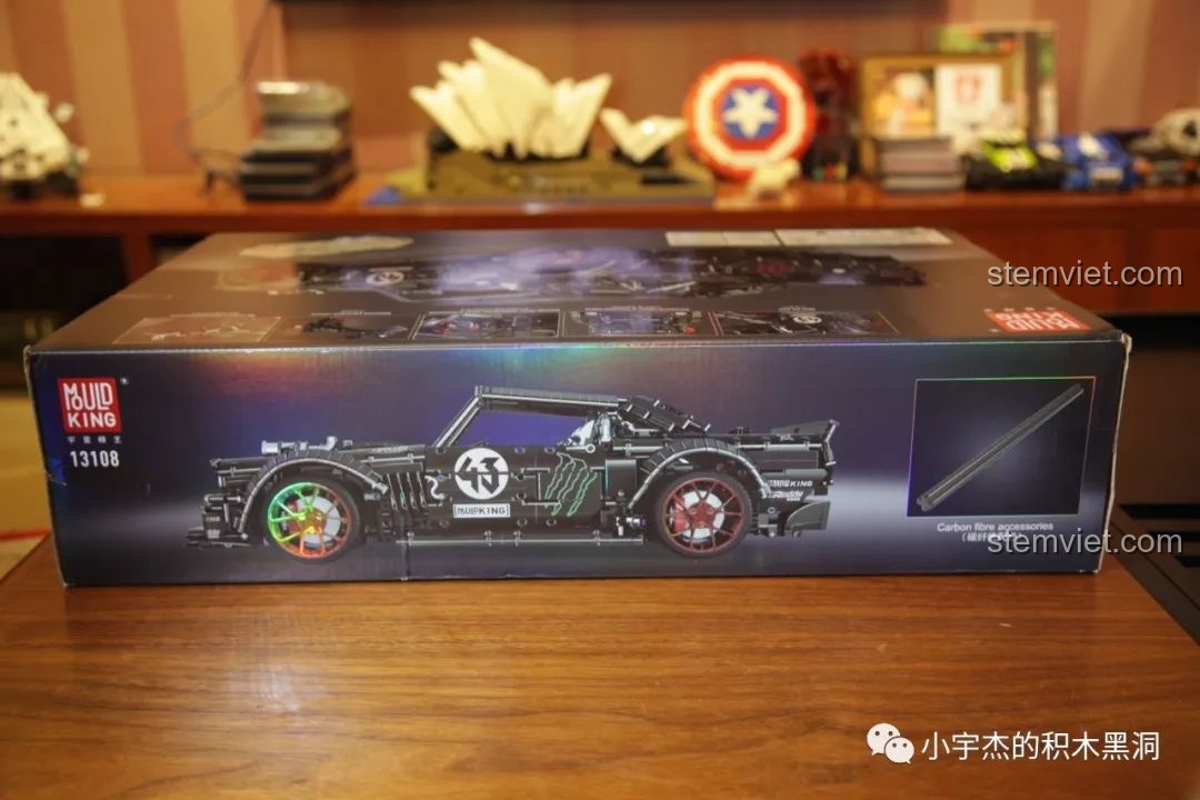 Hình ảnh trục truyền động bằng sợi carbon đi kèm trong bộ đồ chơi mô hình Ford Mustang 1965 độ 13108.