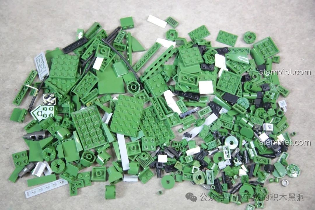 Các chi tiết trong túi cuối cùng của bộ lắp ráp Xe tăng Liên Xô IS-2 100249.