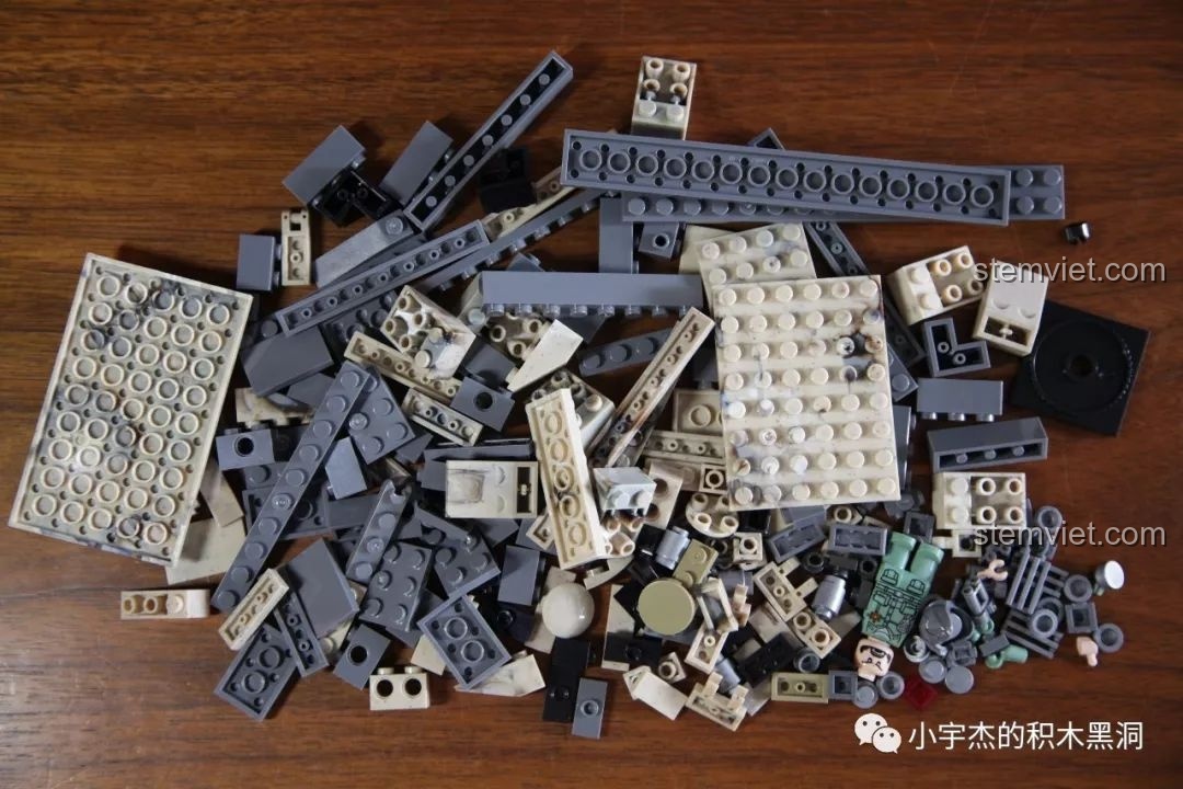 Toàn bộ chi tiết trong túi số 1 của bộ xếp hình Xe tăng ZTZ-99 cho bé trai trên 6 tuổi.