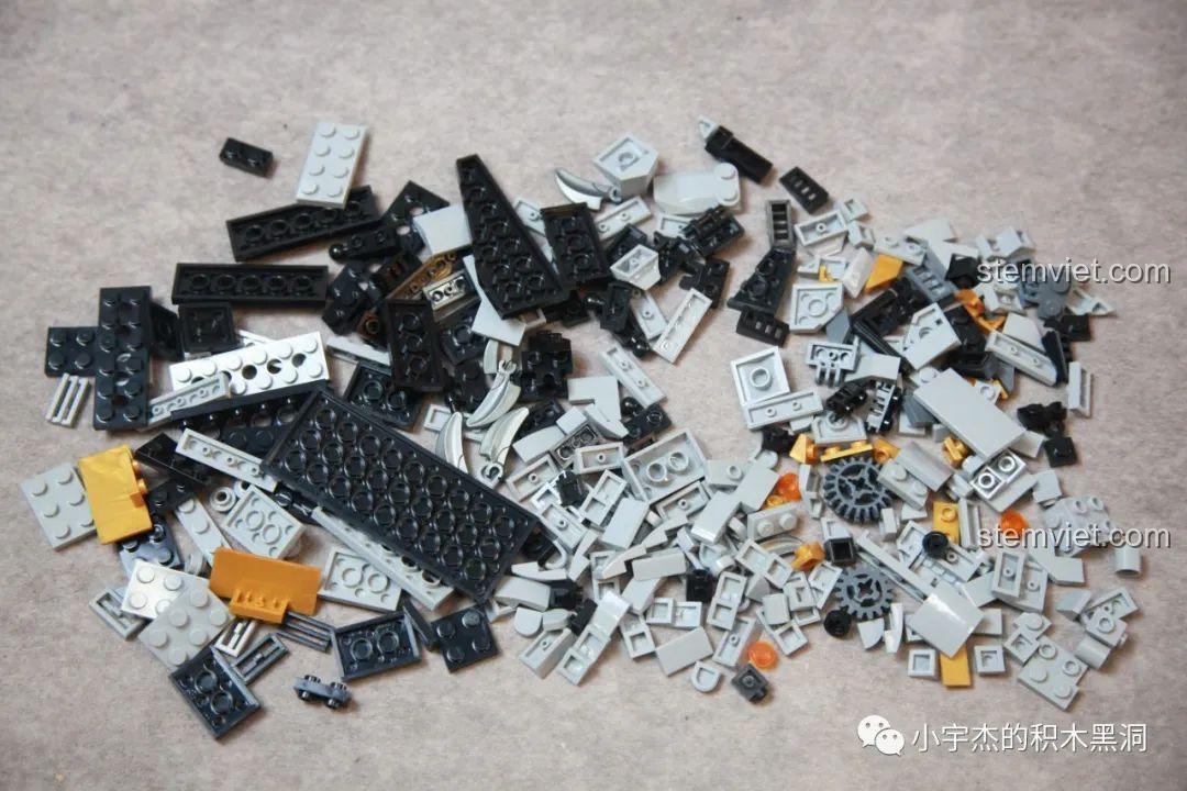 Các mảnh ghép trong túi số 2 của bộ đồ chơi mô hình Khủng long máy có đèn cho bé 6 tuổi.