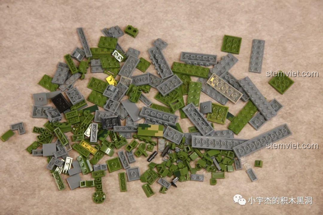 Toàn bộ chi tiết trong túi số 3 của bộ Panlos Brick 688005 được đổ ra để chuẩn bị lắp ráp.