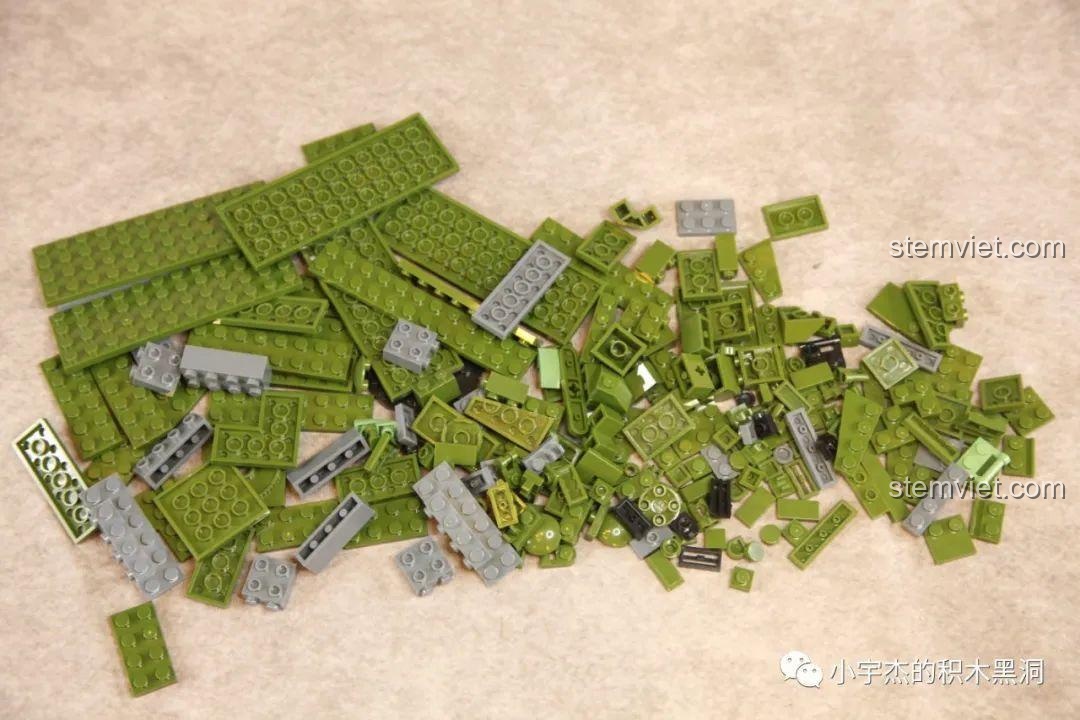 Toàn bộ chi tiết trong túi số 4 của bộ Panlos Brick 688005 được đổ ra để chuẩn bị lắp ráp.