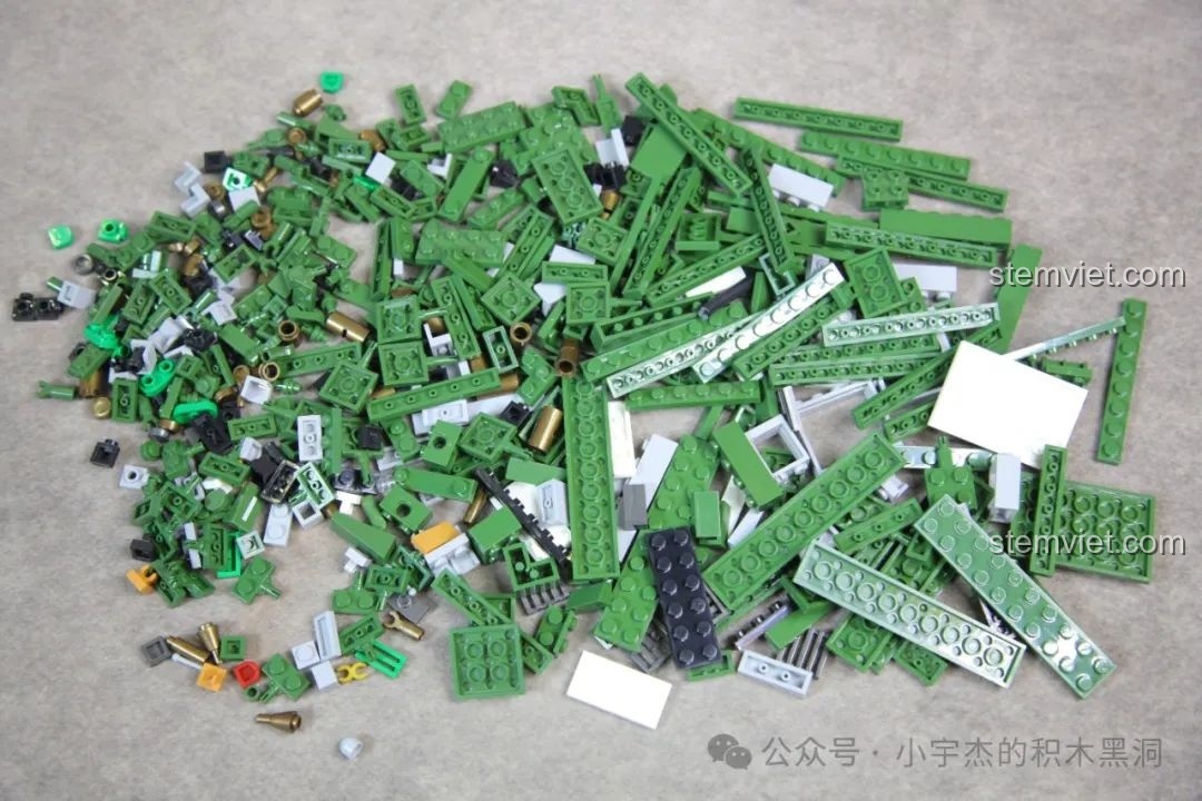 Các chi tiết trong túi số 1 của bộ lắp ráp Xe tăng Liên Xô IS-2 100249, chủ yếu là màu xanh quân đội.