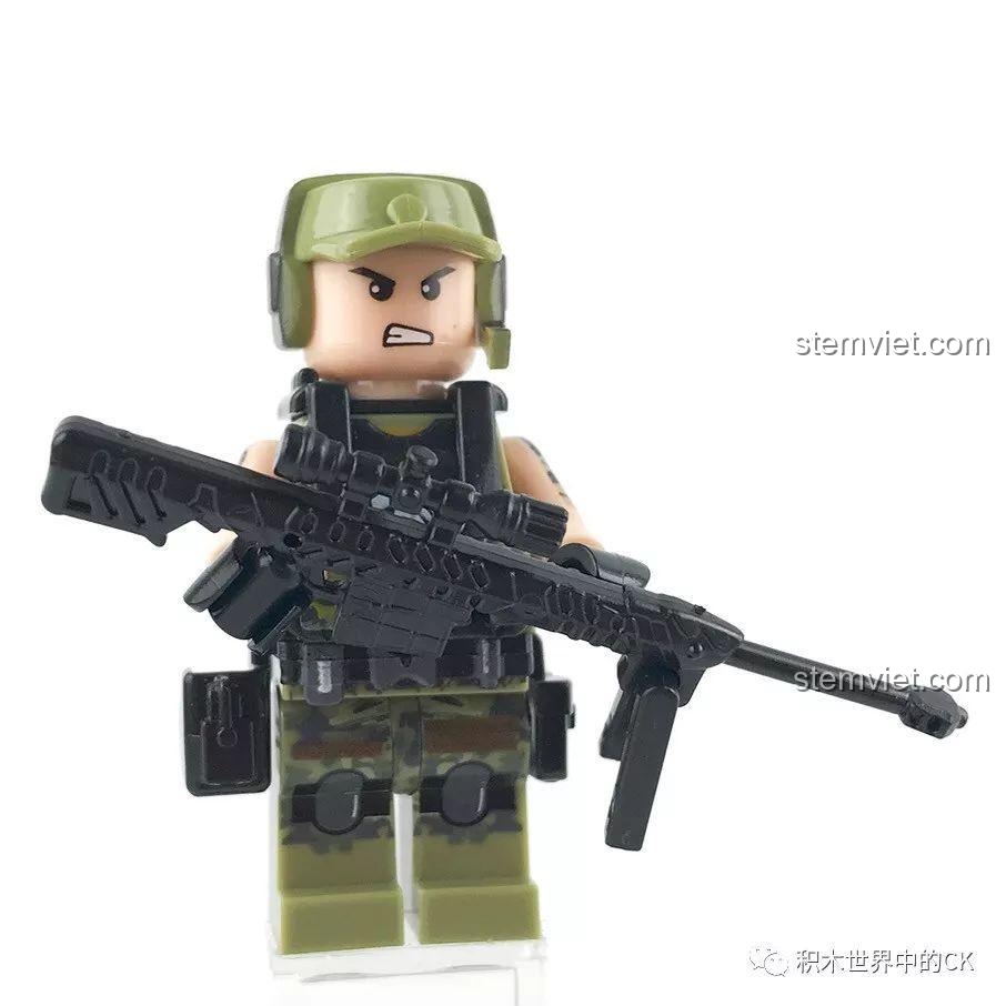 Minifigure Chiến binh FTS cầm súng bắn tỉa, tạo dáng sẵn sàng tấn công trong bộ đồ chơi lắp ráp quân đội LELE.