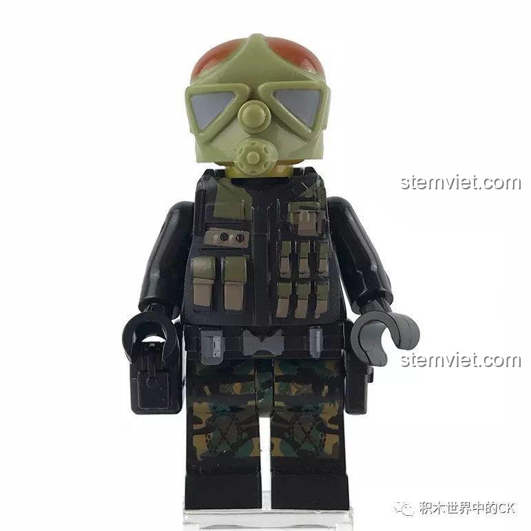 Minifigure Chiến binh mũ vàng đội mũ bảo hiểm đặc biệt, thiết kế độc đáo trong bộ đồ chơi lắp ráp Battlegrounds.