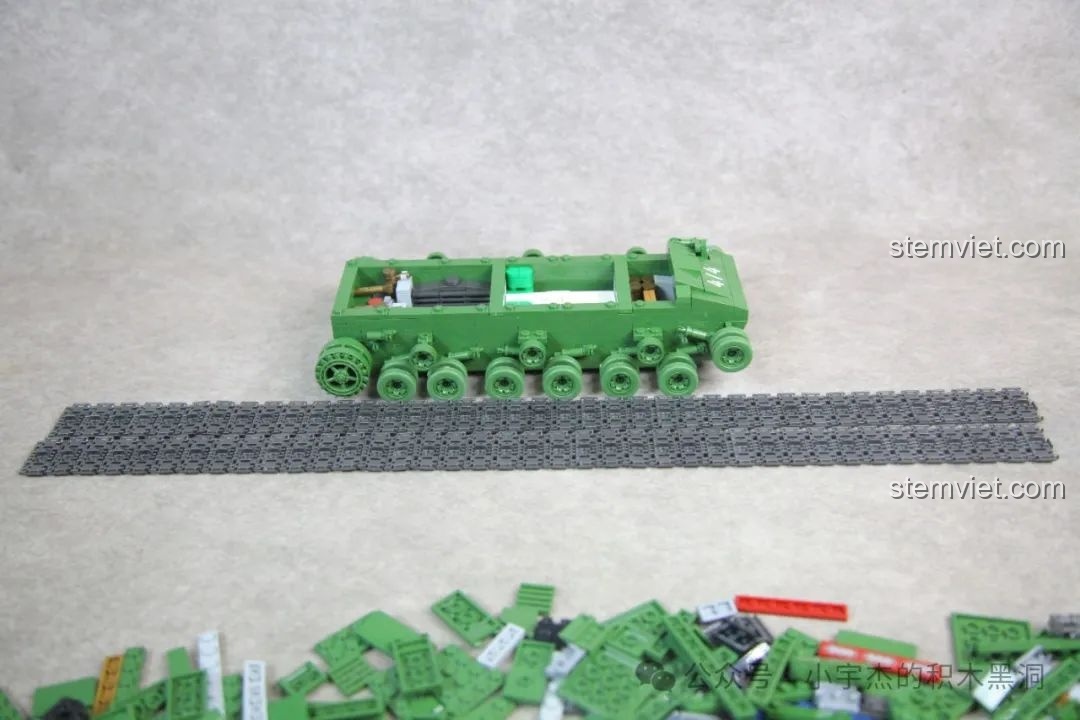 Chuẩn bị lắp ráp hai dải xích cho mô hình xe tăng IS-2 Quan Guan 100249.