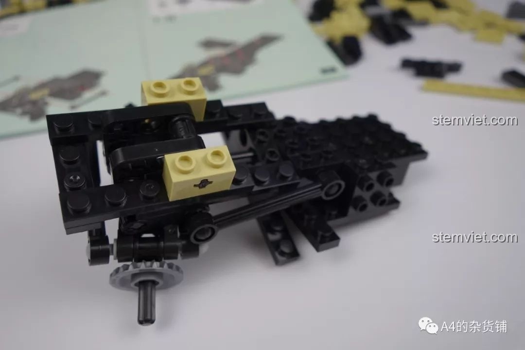 Cận cảnh cơ cấu xoắn thân xe độc đáo trong bộ lắp ráp Xe tải Mercedes-Benz Unimog XB03026.