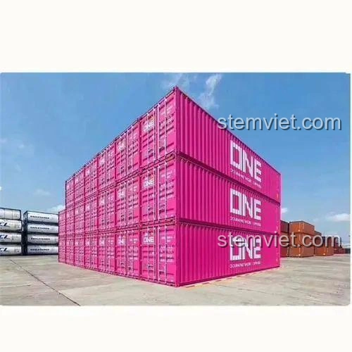 Hình ảnh thực tế những chiếc container màu hồng magenta của Ocean Network Express (ONE) xếp chồng lên nhau tại cảng.