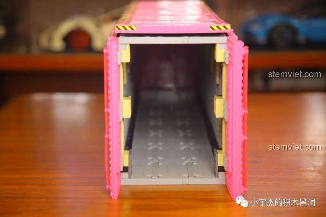 Thùng Container Hồng 1:10 YC-QC013 và xe đầu kéo, một sự kết hợp tuyệt vời cho bộ sưu tập.