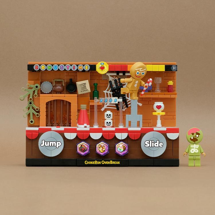 Toàn cảnh bộ lắp ghép Mô hình game CookieRun CR-OVENBREAK với nhân vật GingerBrave đang chạy trốn và Zombie Cookie. Món quà sáng tạo cho bé 7 tuổi.