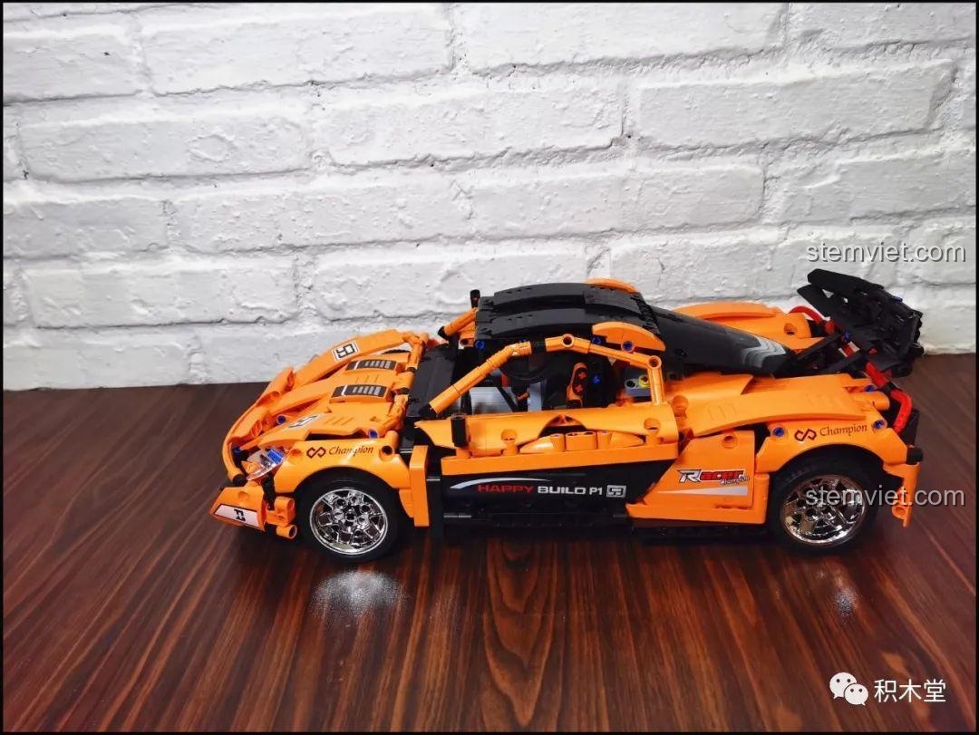 Cửa cánh bướm của mô hình Happy Build YC-QC004 McLaren P1 đang mở, thể hiện tính năng đặc trưng và độ linh hoạt của thiết kế.