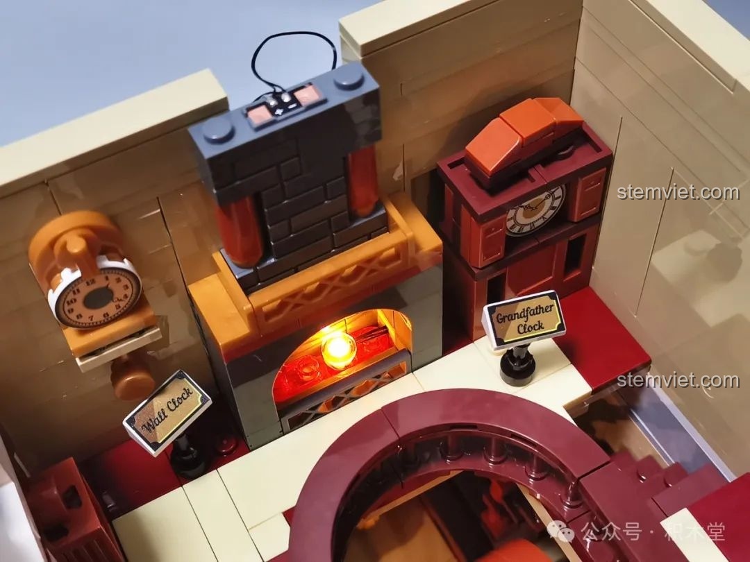 Góc nhìn từ dưới lên của tòa nhà FunWhole F9033 về đêm, ánh đèn vàng ấm cúng.