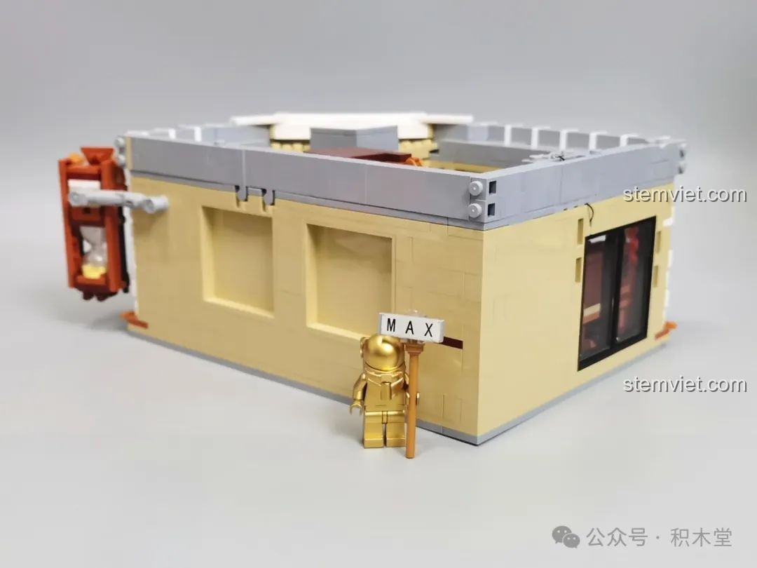 Tầng hai của Cửa Hàng Đồ Cổ FunWhole F9033 đã được lắp ráp hoàn chỉnh.