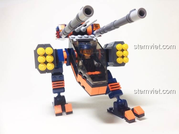 Góc nhìn khác của Robot Chiến Đấu GUDI 8617, thể hiện chi tiết vũ khí và khả năng di chuyển linh hoạt.