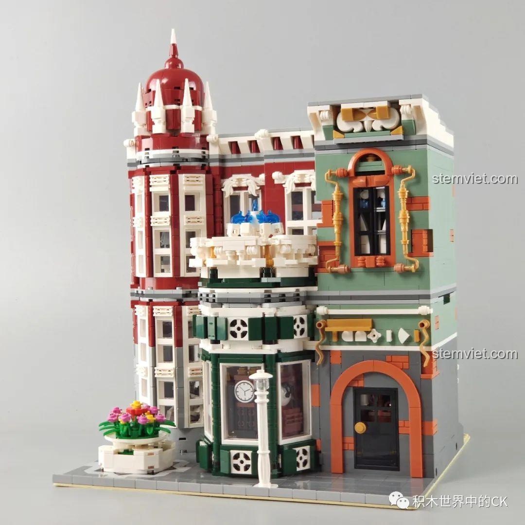 Mô hình Cửa Hàng Sưu Tầm Đồ Cổ Mould King 16005 đã hoàn thiện.