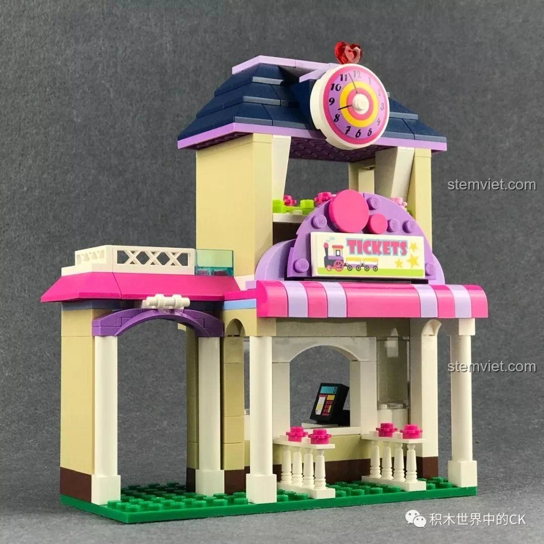 Góc nhìn khác của tàu hỏa trong bộ xếp hình Tàu Hỏa Vui Nhộn Qman 2015.