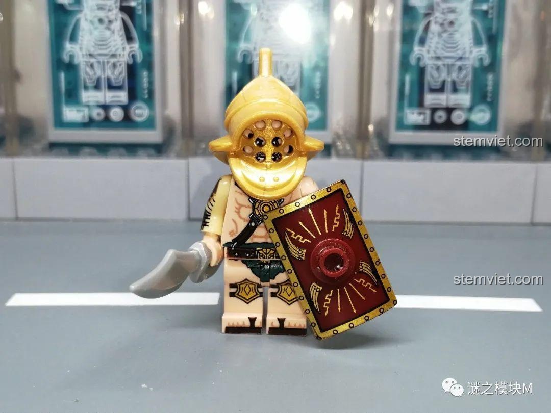 Minifigure đấu sĩ La Mã (Gladiator) từ bộ XINH, với mũ vàng và khiên chữ nhật. Đồ chơi mô hình Minifigure Lịch sử X0316.