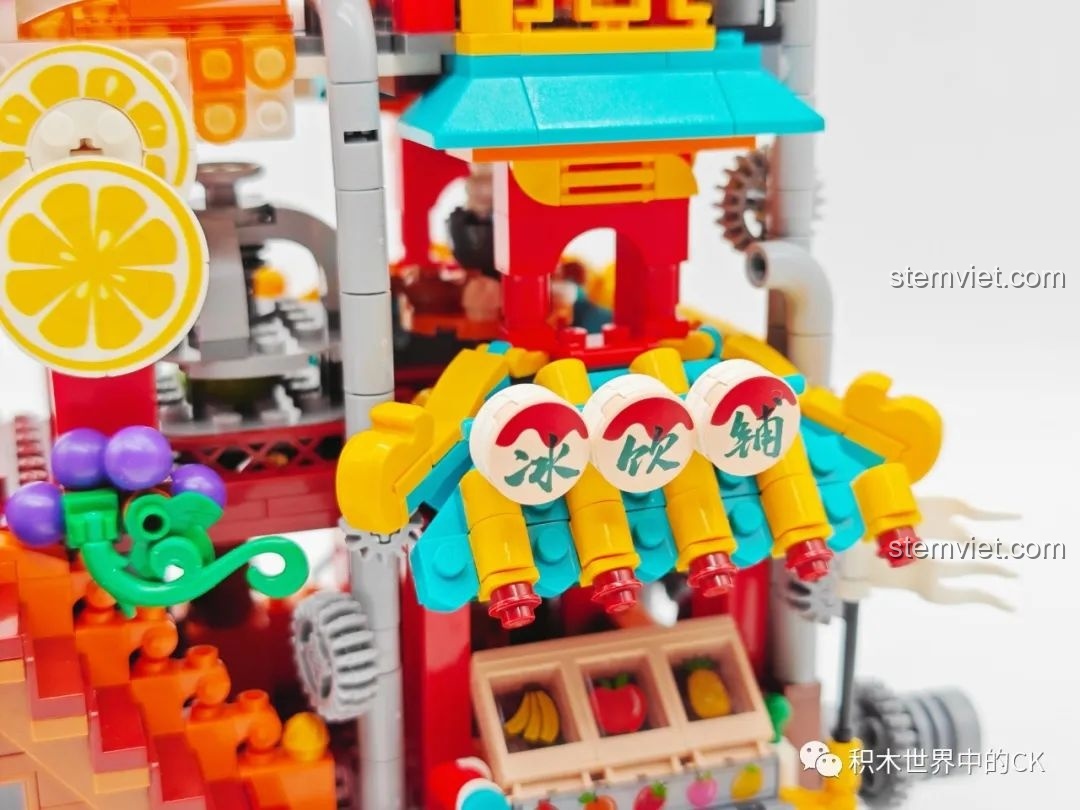 Biển hiệu và đèn lồng trên mô hình xe tải Zhegao DZ6134.