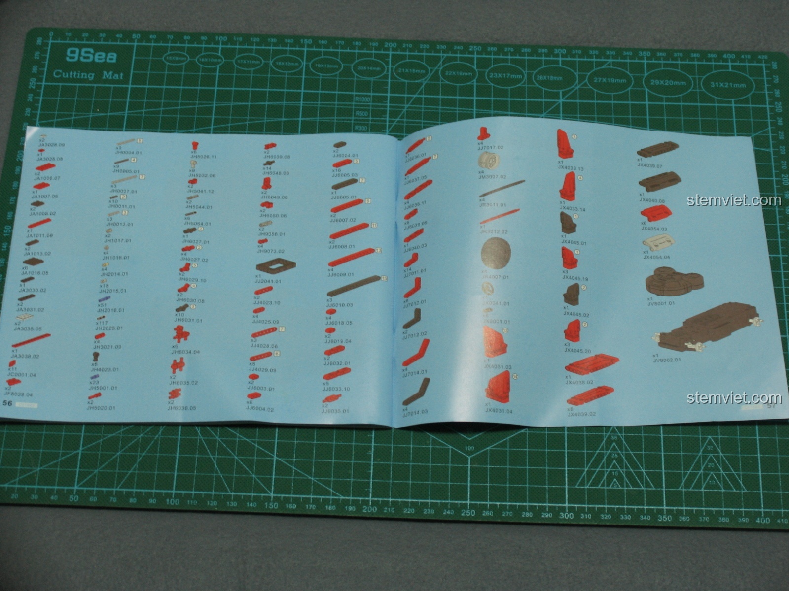 Trang cuối sách hướng dẫn CaDA C51005 hiển thị danh sách tất cả các mảnh ghép, giúp người chơi dễ dàng kiểm tra và tìm kiếm linh kiện.