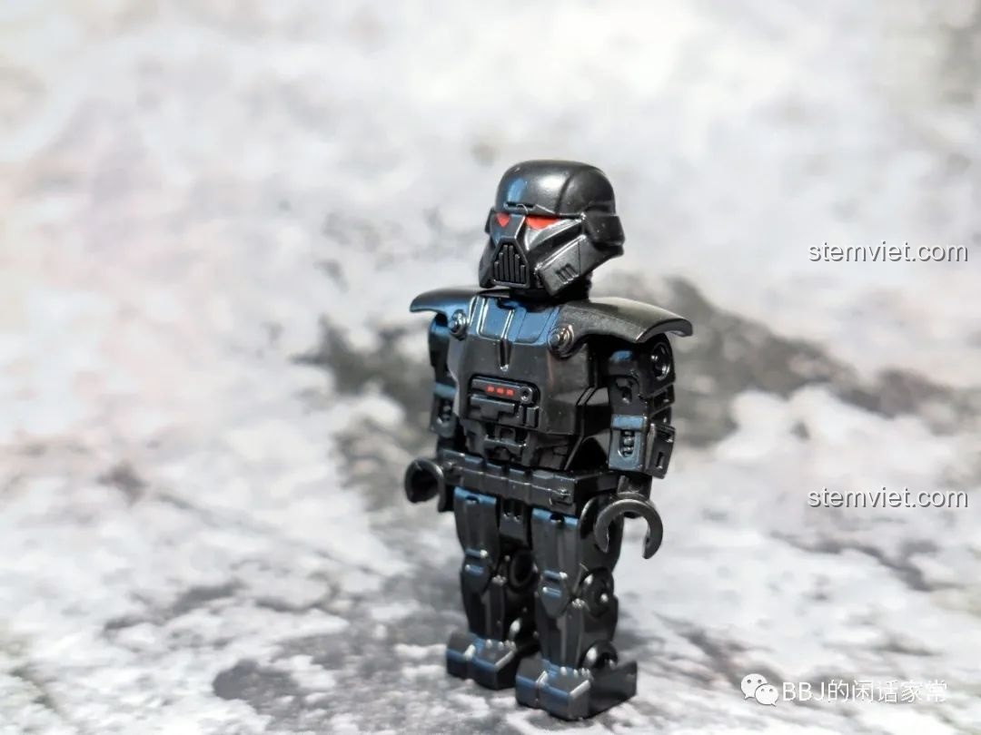 Minifigure Dark Trooper KORUIT KT1052 Star Wars nhìn nghiêng, thể hiện chi tiết áo giáp và khớp nối.