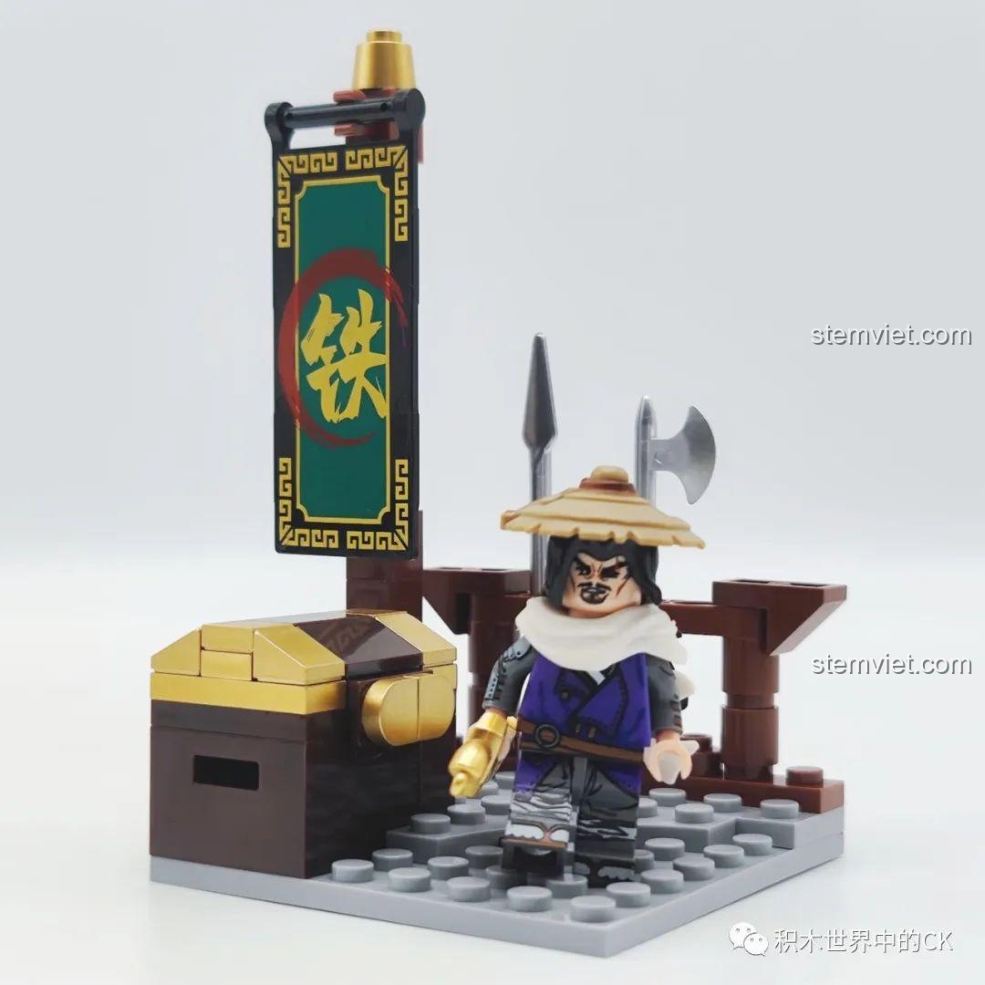 Đế trưng bày của bộ lắp ráp Decool 10805 Tống Giang, là một ngai vàng bọc da hổ với chi tiết ngọn lửa.