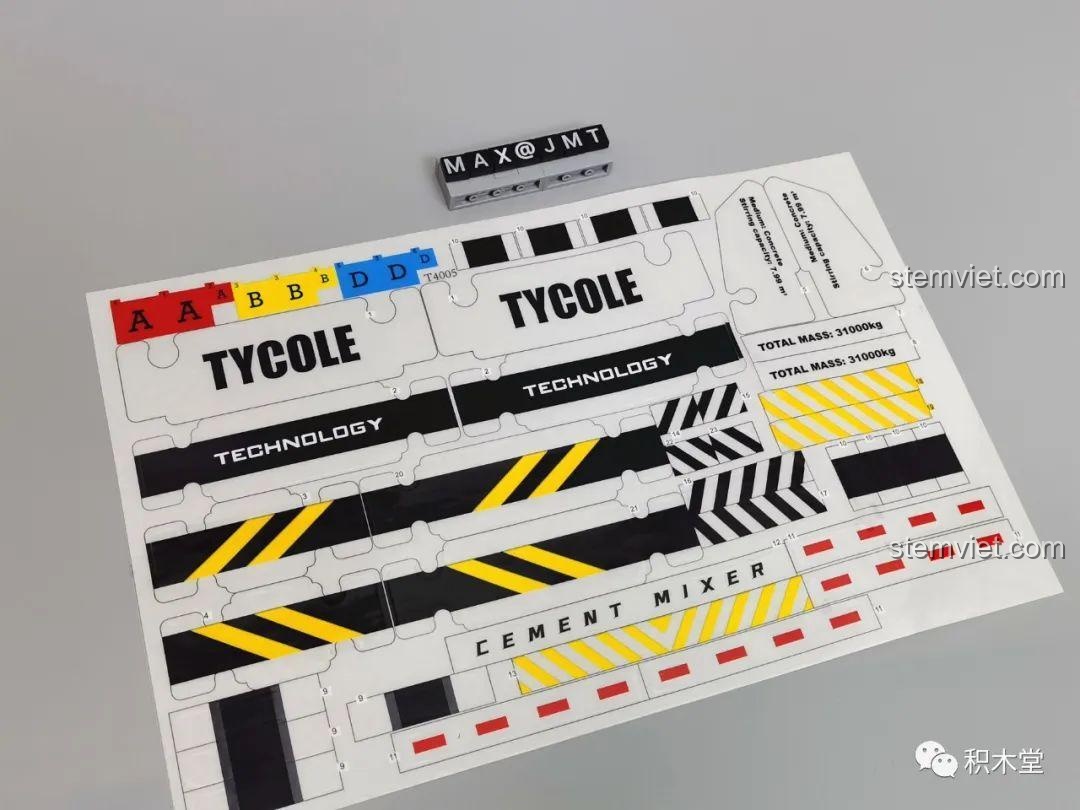 Tấm decal trong suốt với các họa tiết cảnh báo và logo Tycole cho bộ lắp ghép Xe Trộn Bê Tông T4005.