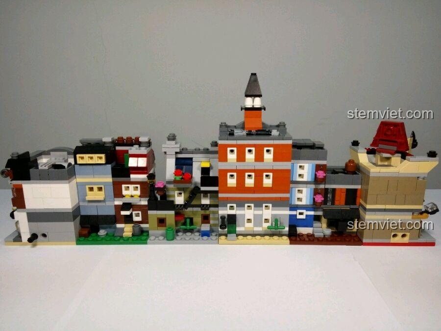 Góc nhìn dài theo con phố mini, tạo cảm giác như một khu phố thật thu nhỏ.