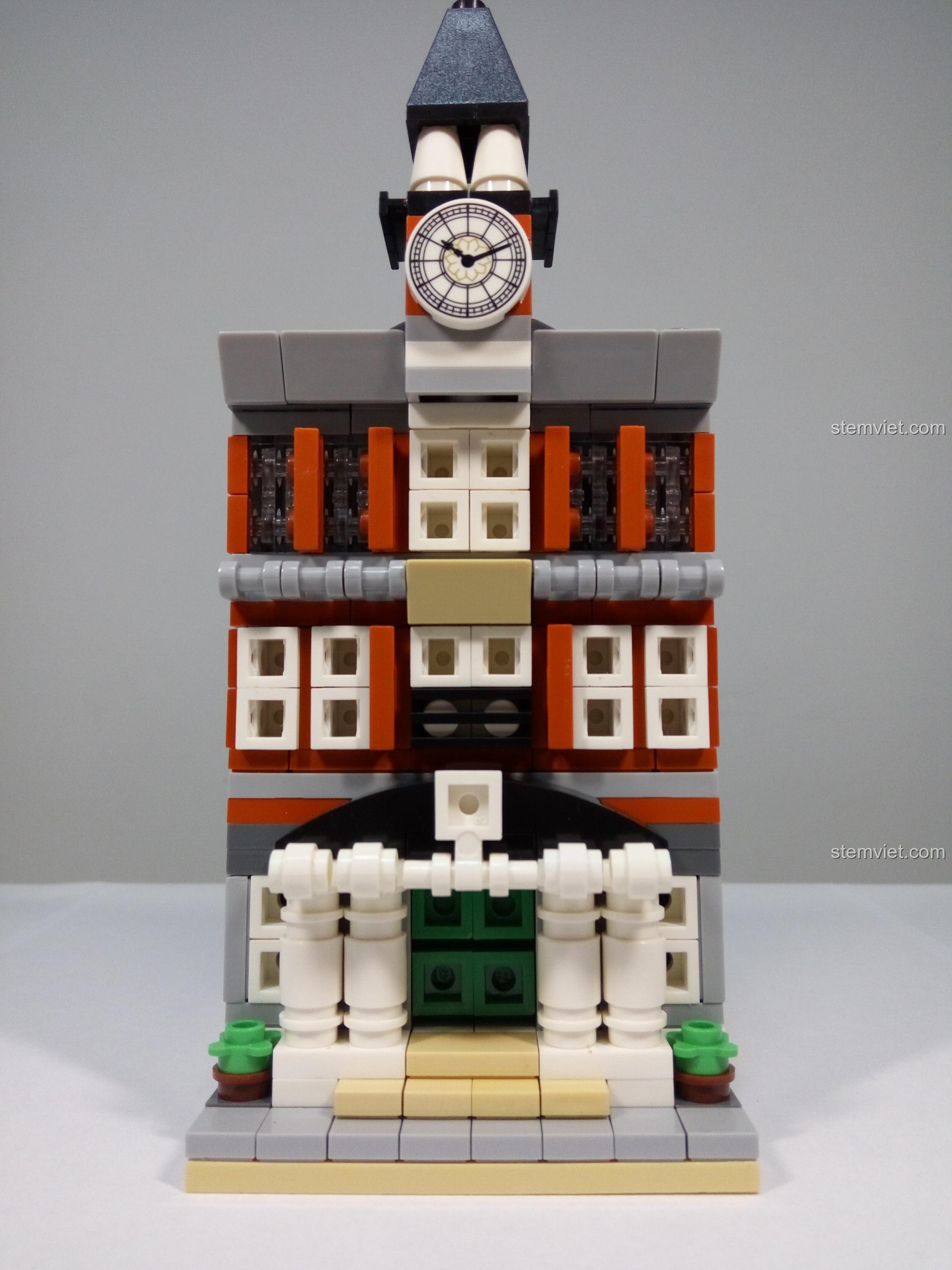 Ảnh review người dùng về một mô hình lắp ghép khác, không phải bộ Tòa Thị Chính Mini 1118.