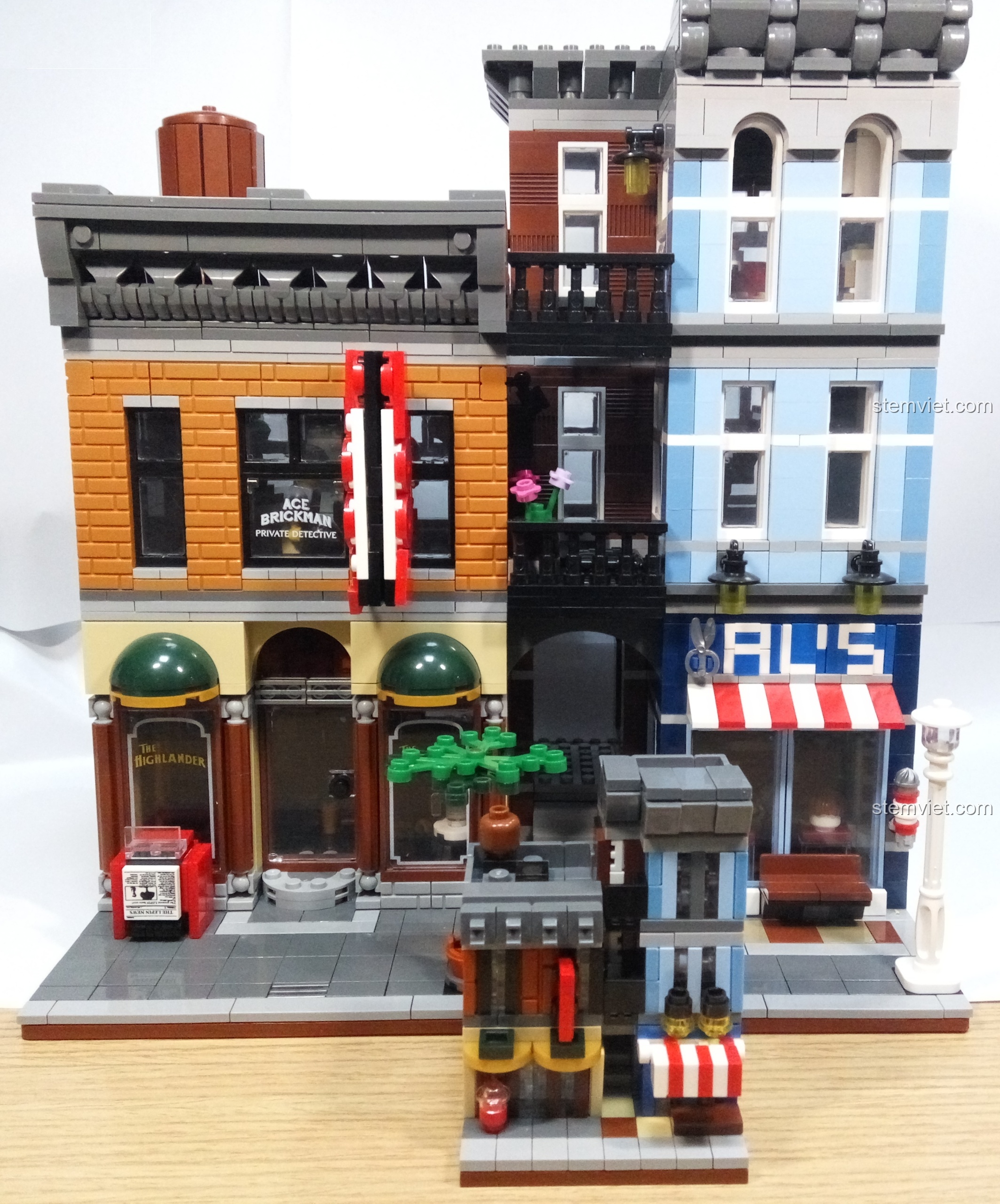 Cận cảnh chi tiết màu sắc chưa hợp lý trên mô hình Jisi 1115. Trải nghiệm Jisi 1115 Tòa nhà phố mini chân thực.