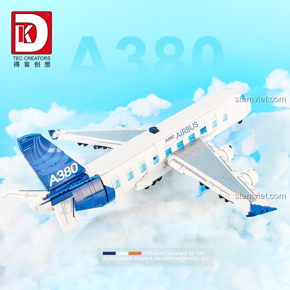 Góc nhìn từ trên cao của mô hình máy bay Airbus A380 DK 80008, thể hiện thiết kế cánh rộng và thân máy bay chi tiết, bộ xếp hình phù hợp cho bé trai 8 tuổi.
