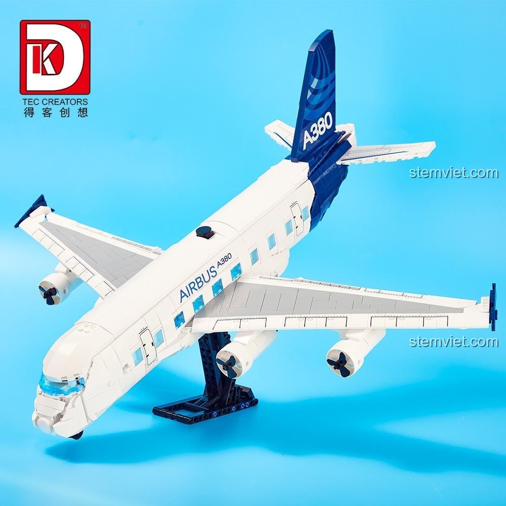 Hộp và mô hình máy bay Airbus A380 DK 80008 hoàn chỉnh, kèm các xe phụ trợ, bộ lắp ghép chất lượng cao, mang lại trải nghiệm chơi và trưng bày tuyệt vời.