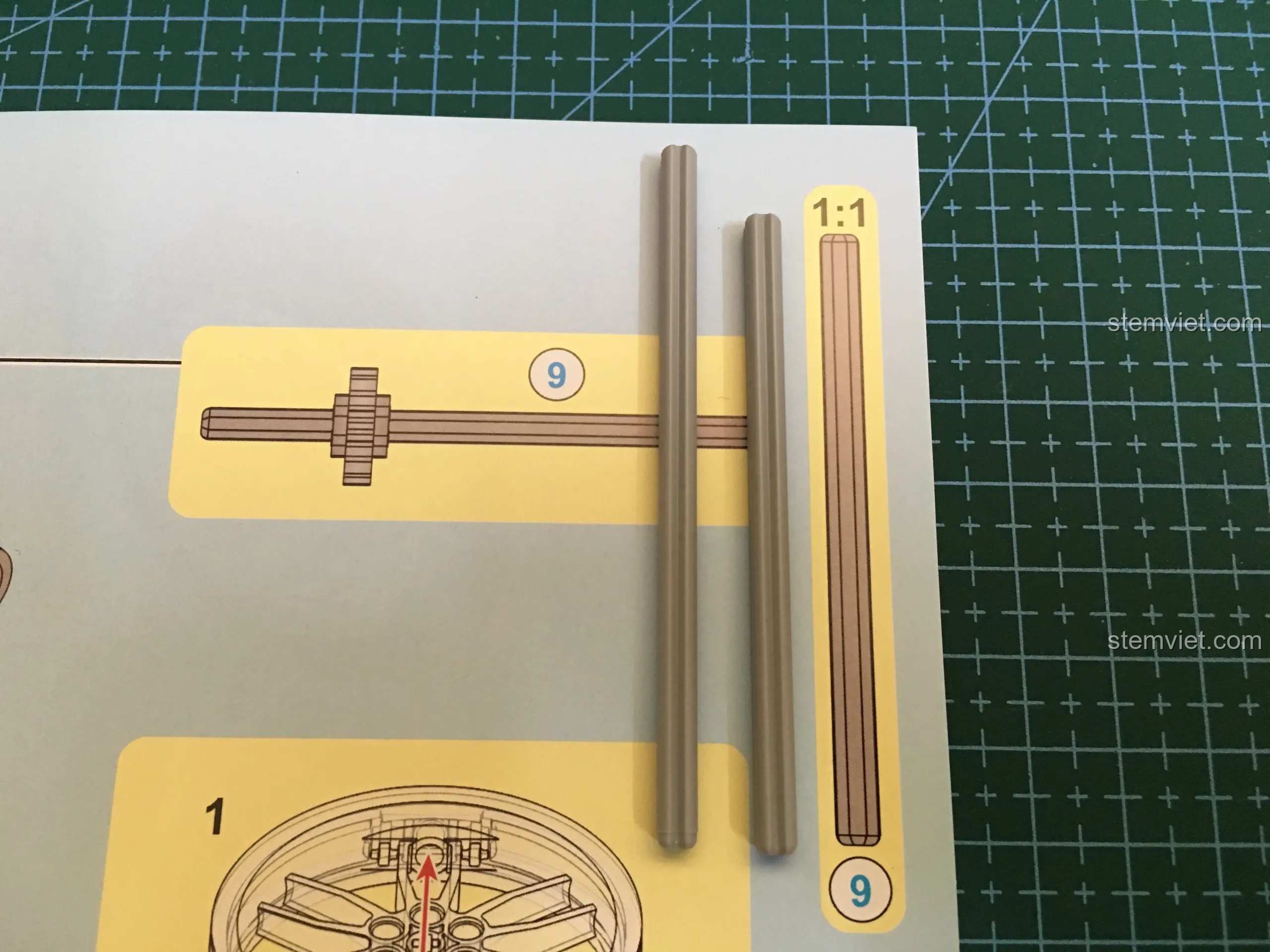 Sử dụng thước đo 1:1 trong sách hướng dẫn để chọn đúng trục cho bộ lắp ráp xe đạp địa hình Sembo 703302.