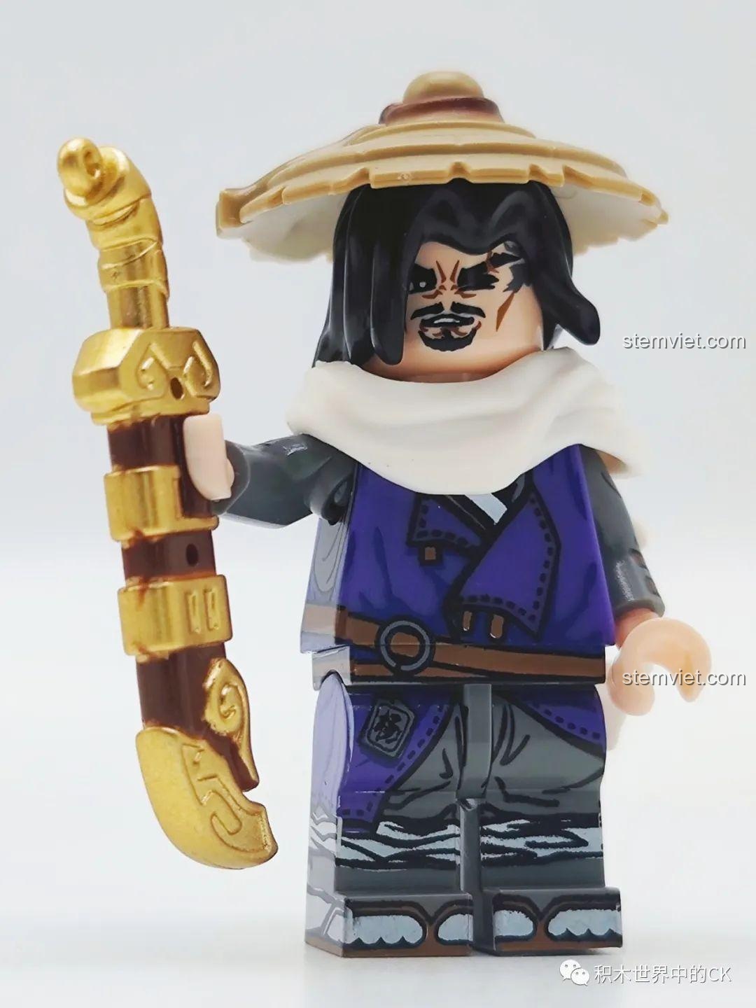 Mặt sau thẻ bài Tống Giang của bộ lắp ráp Decool 10805, cung cấp thông tin chi tiết về nhân vật, vũ khí và thứ hạng.