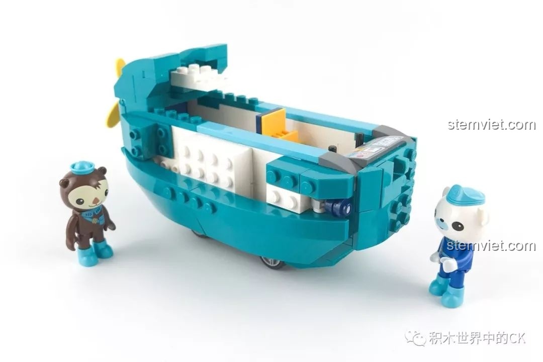 Hoàn thiện phần khung của Tàu Ngầm Cá Đèn Lồng, một trong những bộ đồ chơi mô hình Octonauts cho trẻ em 6+.
