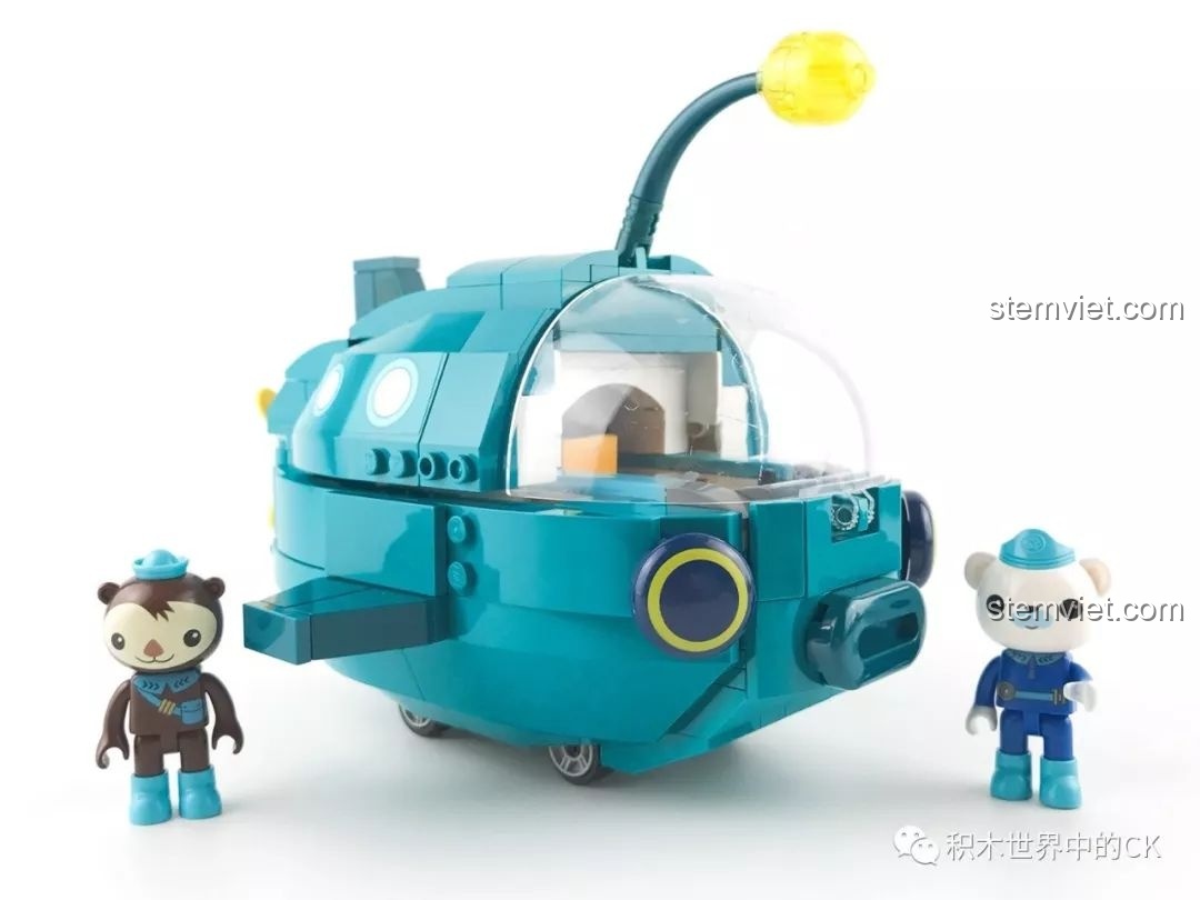 Toàn cảnh bộ đồ chơi Tàu Ngầm Cá Đèn Lồng QMAN 3703 cùng hai minifigures, món quà lý tưởng cho bé trai 6 tuổi.