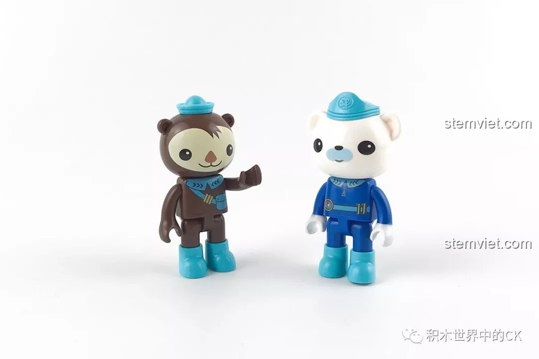 Hai minifigures Thuyền trưởng Barnacles và Giáo sư Shellington từ bộ đồ chơi mô hình Tàu Ngầm Cá Đèn Lồng Octonauts.