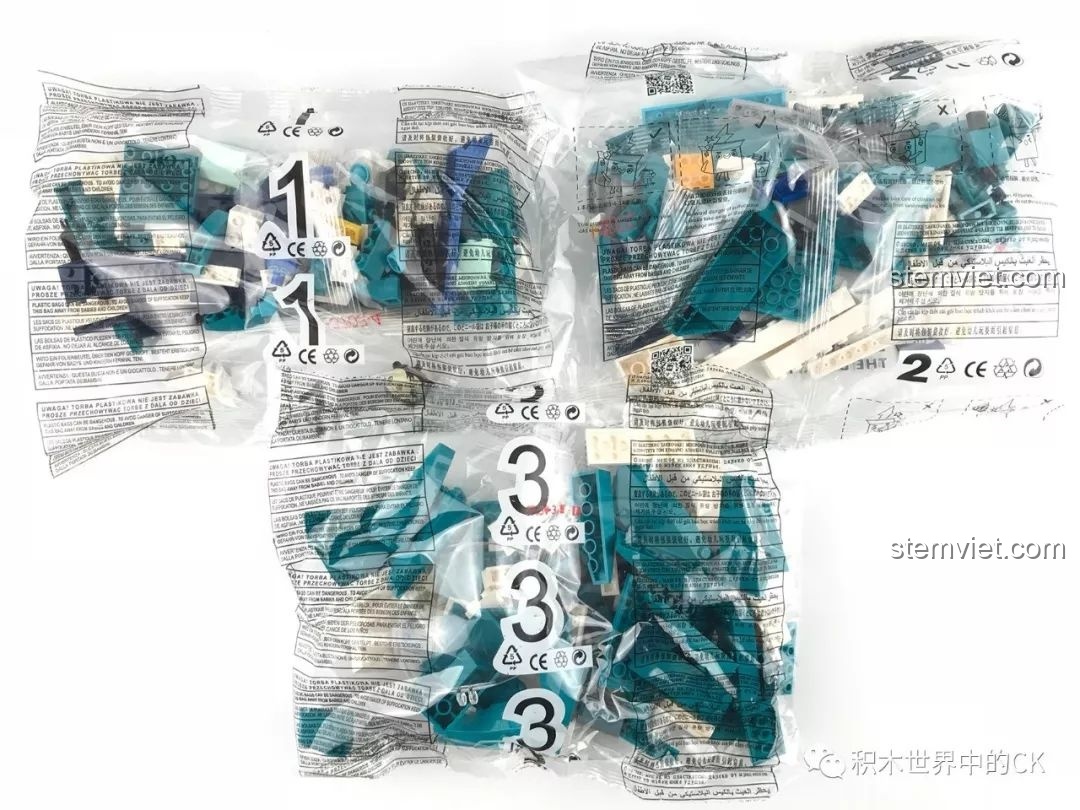 Các túi chi tiết được đánh số của bộ đồ chơi xếp hình QMAN 3703, tổng cộng 323 mảnh ghép.