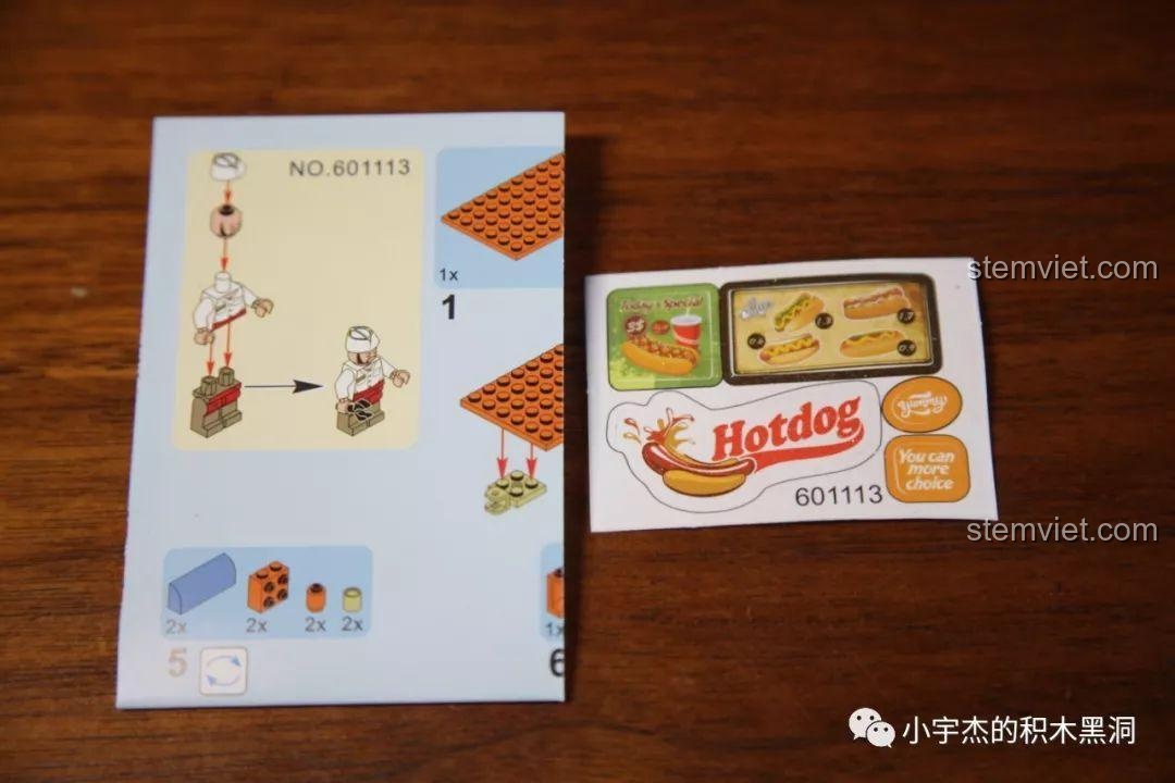 Sách hướng dẫn lắp ráp và tấm sticker của xe bán hotdog Sembo 601113. Đồ chơi xếp hình Xe bán hotdog 601113 tiết kiệm.
