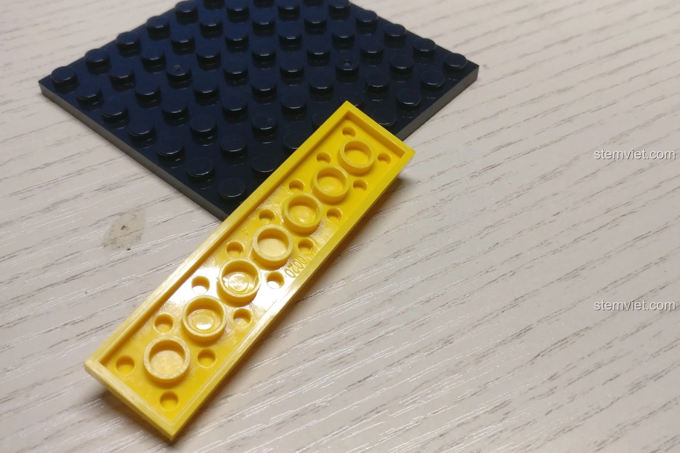 Đánh giá độ khớp nối của các chi tiết trong bộ lắp ráp Mô hình xe Jeep 3024, các mảnh ghép ăn khớp chắc chắn với nhau.