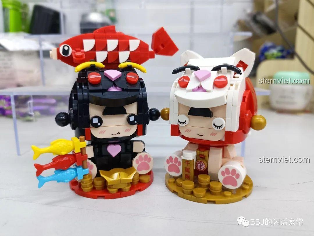 Cặp đôi Mèo Thần Tài Xiao Meng Ji là món đồ trang trí bàn làm việc, bàn học cực kỳ đáng yêu và ý nghĩa.